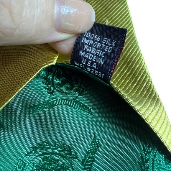 Tommy Hilfiger Vintage 100% Silk Tie β EUC β Gold Satin Finish, Crest Emblem - Picture 5 of 5